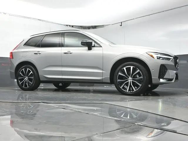 2023 Volvo XC60 B5 Plus Dark Theme
