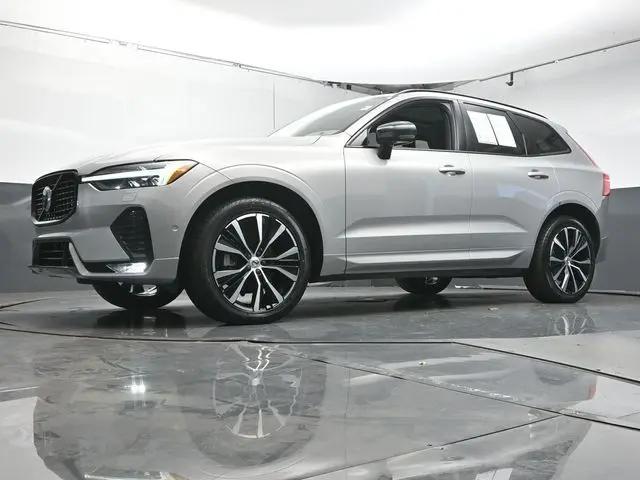 2023 Volvo XC60 B5 Plus Dark Theme