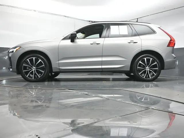 2023 Volvo XC60 B5 Plus Dark Theme