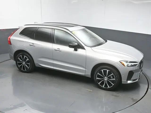 2023 Volvo XC60 B5 Plus Dark Theme
