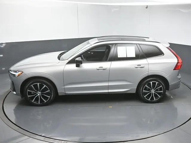 2023 Volvo XC60 B5 Plus Dark Theme