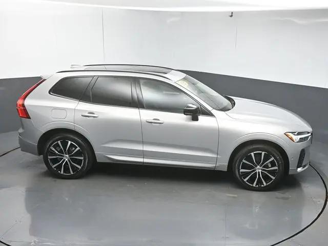 2023 Volvo XC60 B5 Plus Dark Theme