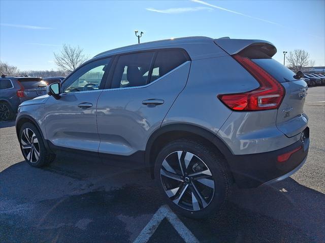 2023 Volvo XC40 B5 Plus Bright Theme