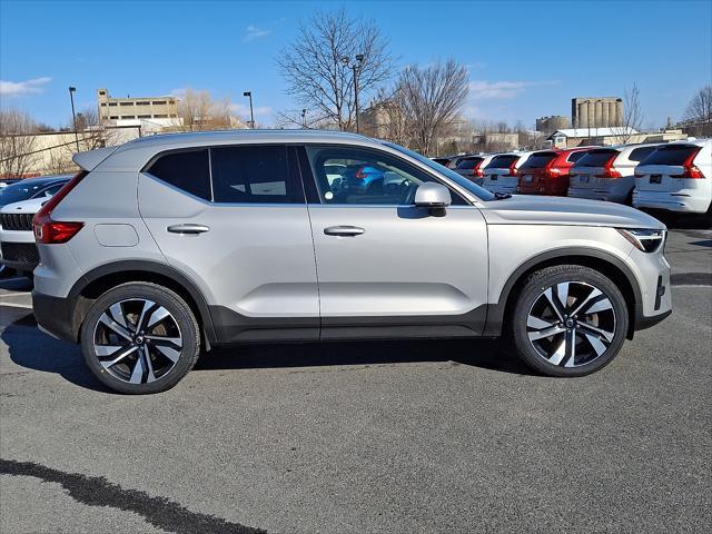 2023 Volvo XC40 B5 Plus Bright Theme