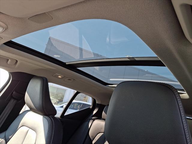 2023 Volvo XC40 B5 Plus Bright Theme
