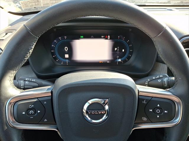 2023 Volvo XC40 B5 Plus Bright Theme