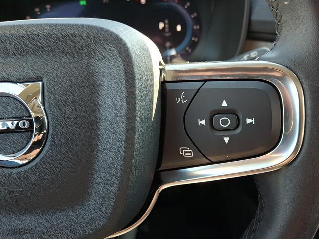 2023 Volvo XC40 B5 Plus Bright Theme
