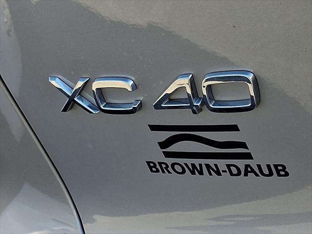 2023 Volvo XC40 B5 Plus Bright Theme
