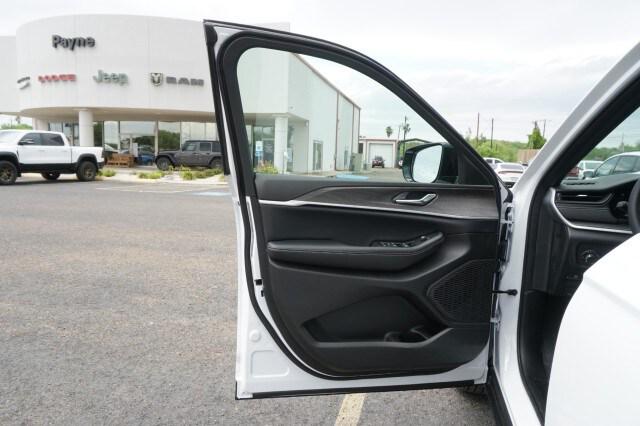 2026 Jeep Grand Cherokee Altitude 4x2