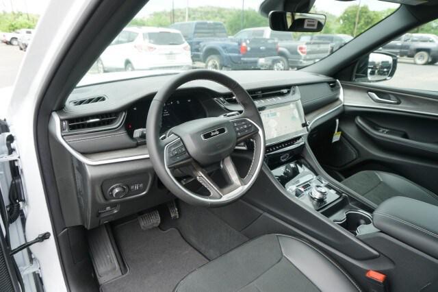 2026 Jeep Grand Cherokee Altitude 4x2