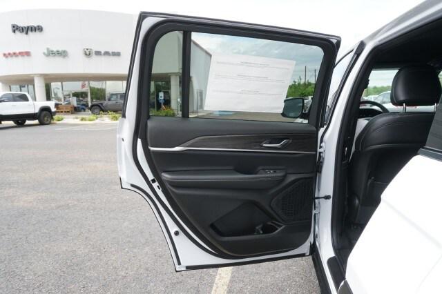 2026 Jeep Grand Cherokee Altitude 4x2