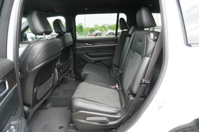 2026 Jeep Grand Cherokee Altitude 4x2
