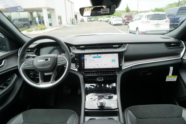 2026 Jeep Grand Cherokee Altitude 4x2