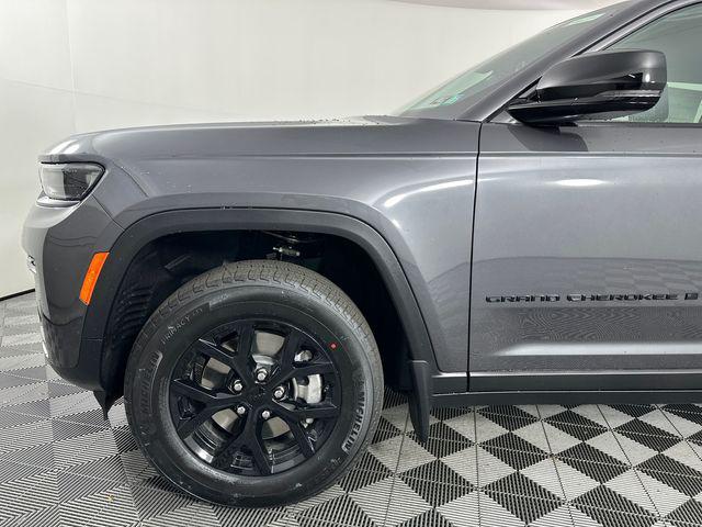 2026 Jeep Grand Cherokee GRAND CHEROKEE L LAREDO ALTITUDE 4X4