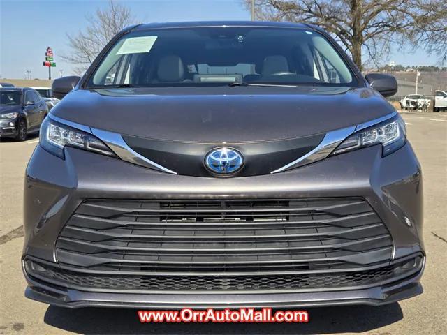 2023 Toyota Sienna LE