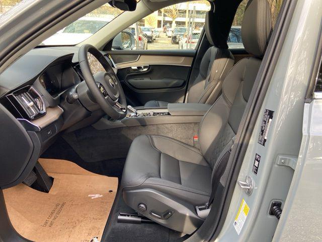 2026 Volvo XC90 Plus, B6 AWD Gas (mild hybrid), Gasoline, Bright, 7 Seats