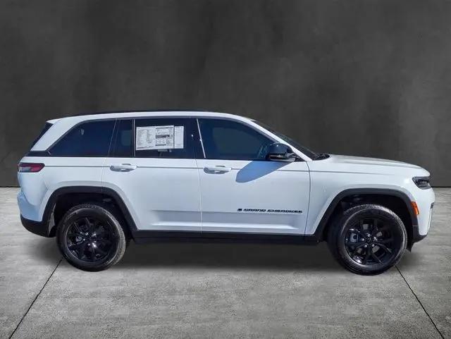 2026 Jeep Grand Cherokee Altitude 4x4