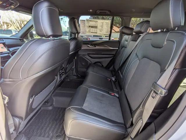 2026 Jeep Grand Cherokee Altitude 4x4