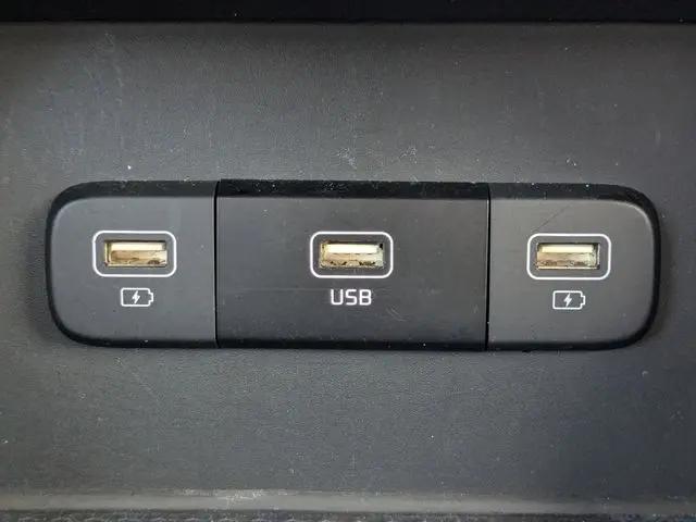 2024 Kia Carnival MPV LX Seat Package