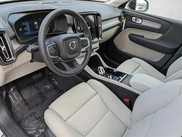 2026 Volvo XC40 Plus, B5 AWD Gas (mild hybrid), Dark