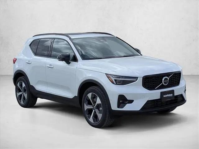 2026 Volvo XC40 Plus, B5 AWD Gas (mild hybrid), Dark