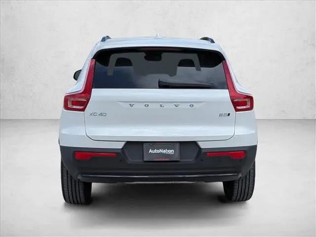 2026 Volvo XC40 Plus, B5 AWD Gas (mild hybrid), Dark