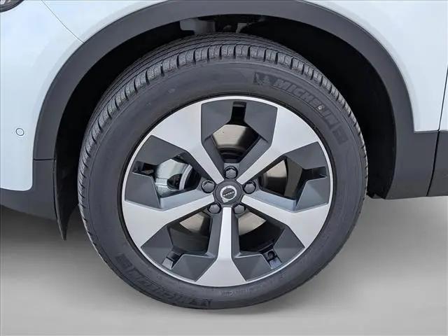 2026 Volvo XC40 Plus, B5 AWD Gas (mild hybrid), Dark