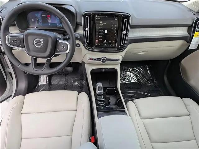 2026 Volvo XC40 Plus, B5 AWD Gas (mild hybrid), Dark