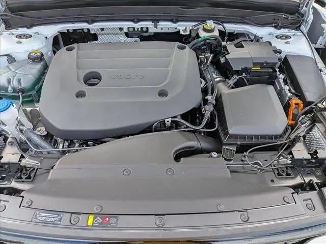 2026 Volvo XC40 Plus, B5 AWD Gas (mild hybrid), Dark