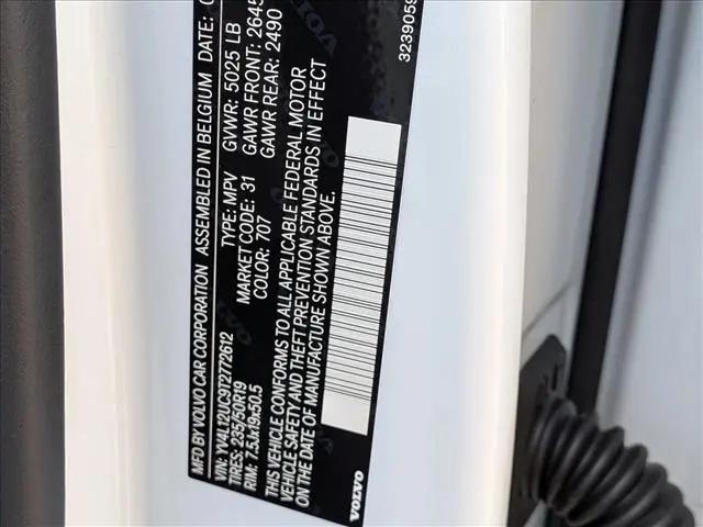 2026 Volvo XC40 Plus, B5 AWD Gas (mild hybrid), Dark