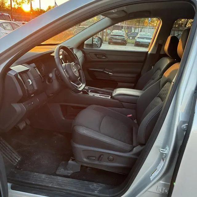 2024 Nissan Pathfinder SV FWD