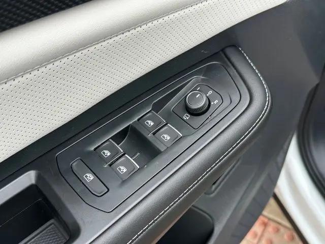 2026 Volkswagen Atlas Cross Sport SEL Premium R-Line