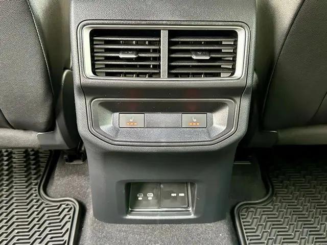2026 Volkswagen Atlas Cross Sport SEL Premium R-Line
