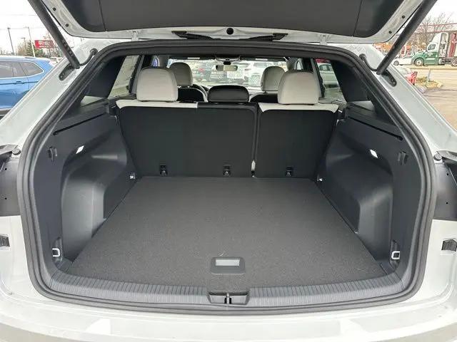 2026 Volkswagen Atlas Cross Sport SEL Premium R-Line