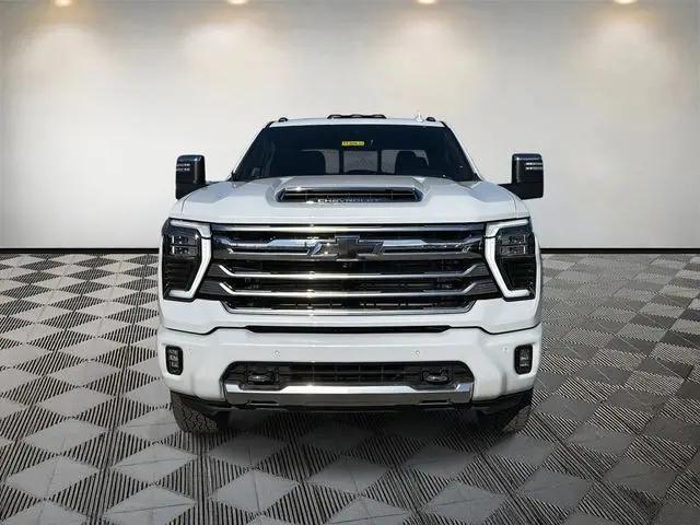 2026 Chevrolet Silverado 2500HD Crew Cab, Standard Bed, High Country, 4WD
