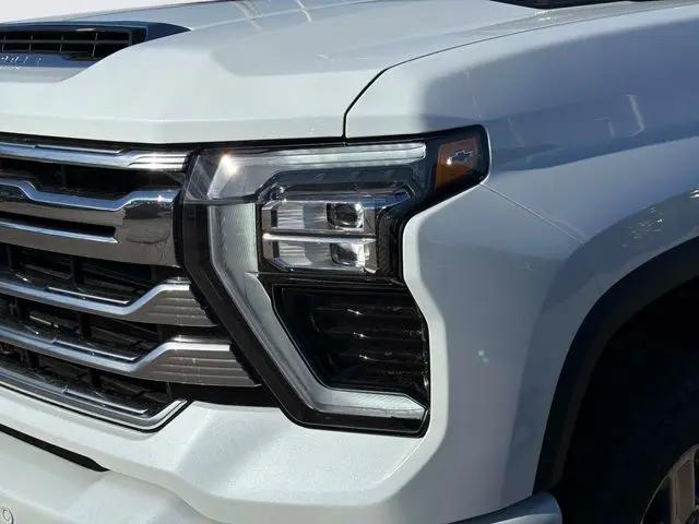 2026 Chevrolet Silverado 2500HD Crew Cab, Standard Bed, High Country, 4WD