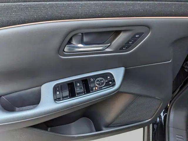 2026 Nissan LEAF PLATINUM+