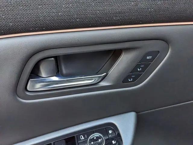 2026 Nissan LEAF PLATINUM+