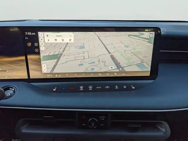 2026 Nissan LEAF PLATINUM+
