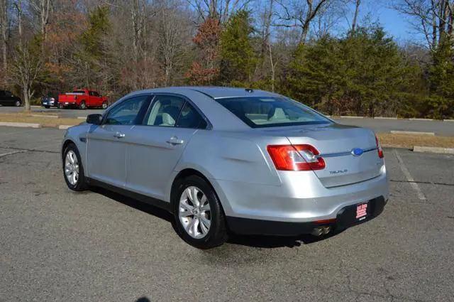 2011 Ford Taurus SEL