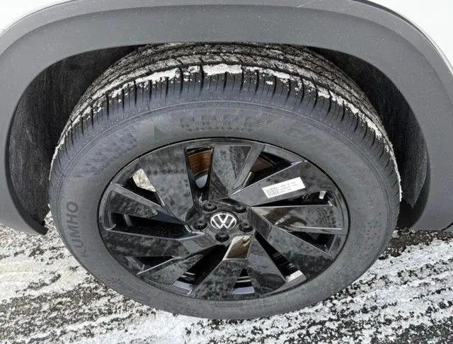 2026 Volkswagen Atlas Cross Sport SE with Technology