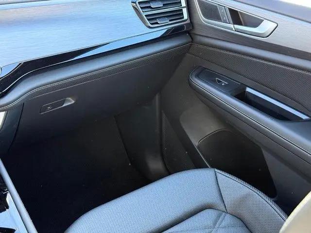 2026 Volkswagen Atlas Cross Sport SE with Technology