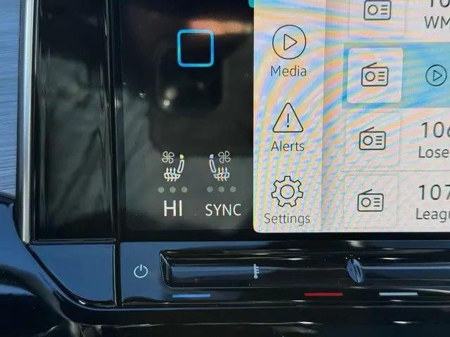 2026 Volkswagen Atlas Cross Sport SE with Technology