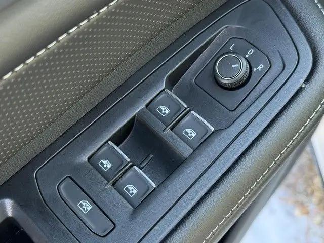 2026 Volkswagen Atlas Cross Sport SE with Technology