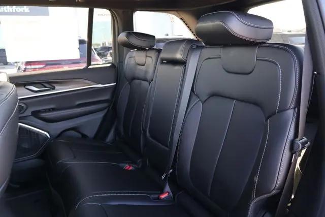 2026 Jeep Grand Cherokee Limited 4x2
