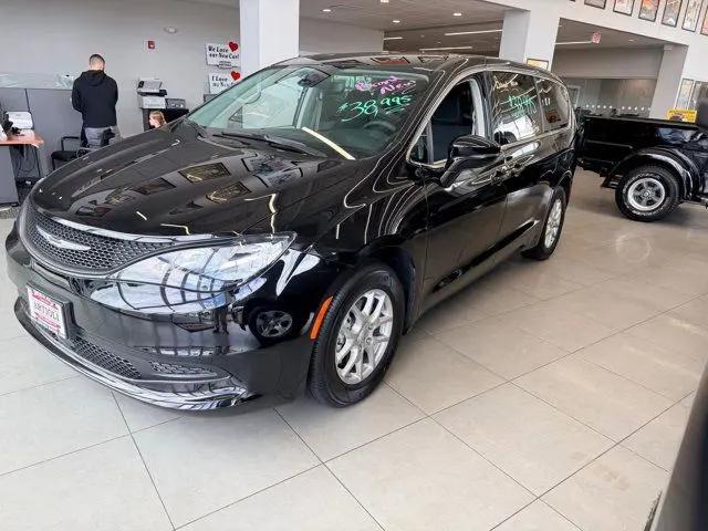 2024 Chrysler Voyager LX