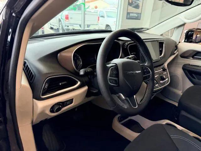 2024 Chrysler Voyager LX