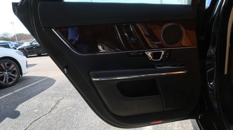 2016 Jaguar XJ R-Sport