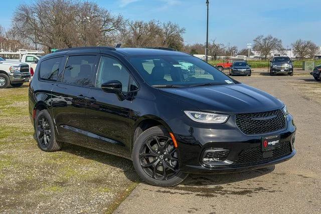 2026 Chrysler Pacifica Select AWD