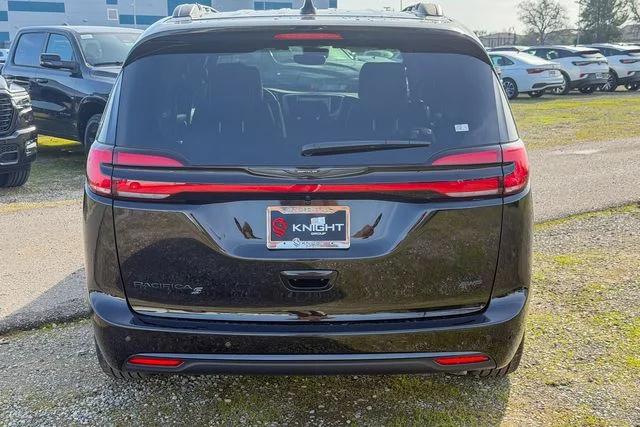 2026 Chrysler Pacifica Select AWD